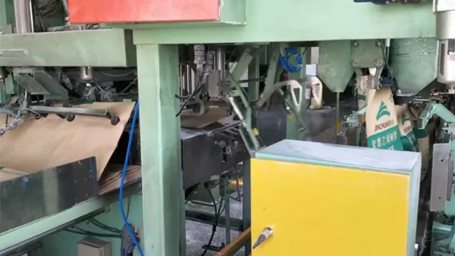 Línea completa de pesaje, ensacado y paletizado de granulos de polipropileno en la fabrica industrial química de nuestro cliente en Xinchuan, China (800 bolsas/hora)